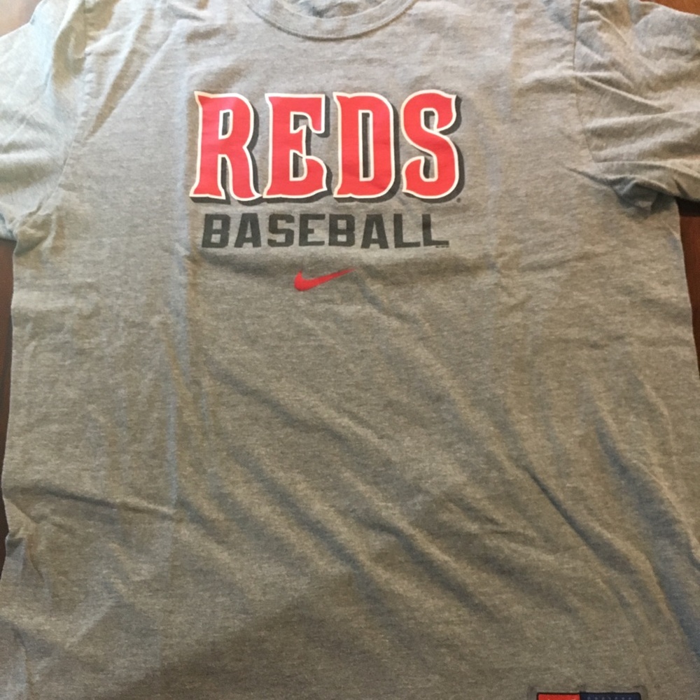 Reds tee
